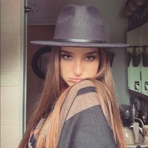 Meet your Posher, Sierra